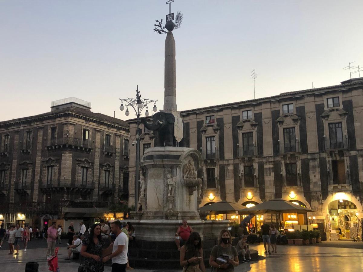 Home 22 Appartamento In Centro Storico - Катания Экстерьер фото