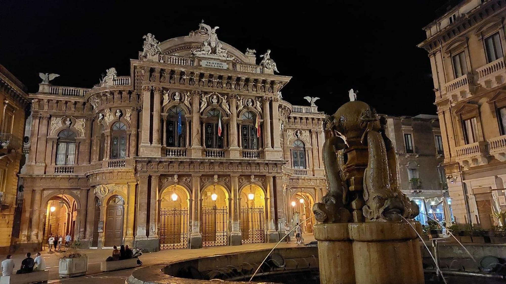 Home 22 Appartamento In Centro Storico - Катания Экстерьер фото